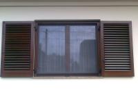 Így néz ki egy színében, anyagában jól illesztett fix szúnyogháló