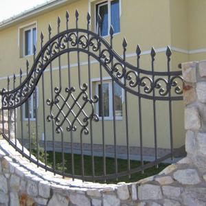 Kovácsoltvas kertkapu referencia Bo-Jász Kft