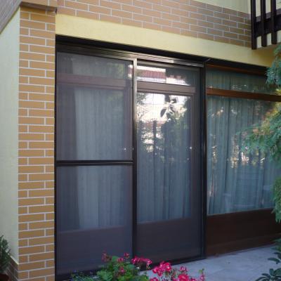 Toló szúnyogháló ajtó szép felületet ad a terasz felől